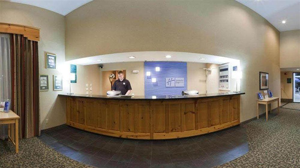 Holiday Inn Express Roseburg By Ihg Beltér fotó